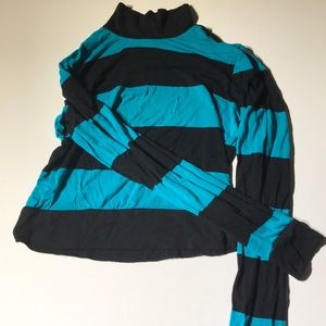 Wet Seal cropped turtle neck top
